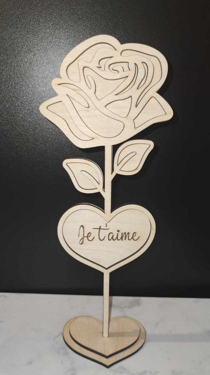 Rose en bois avec socle coeur